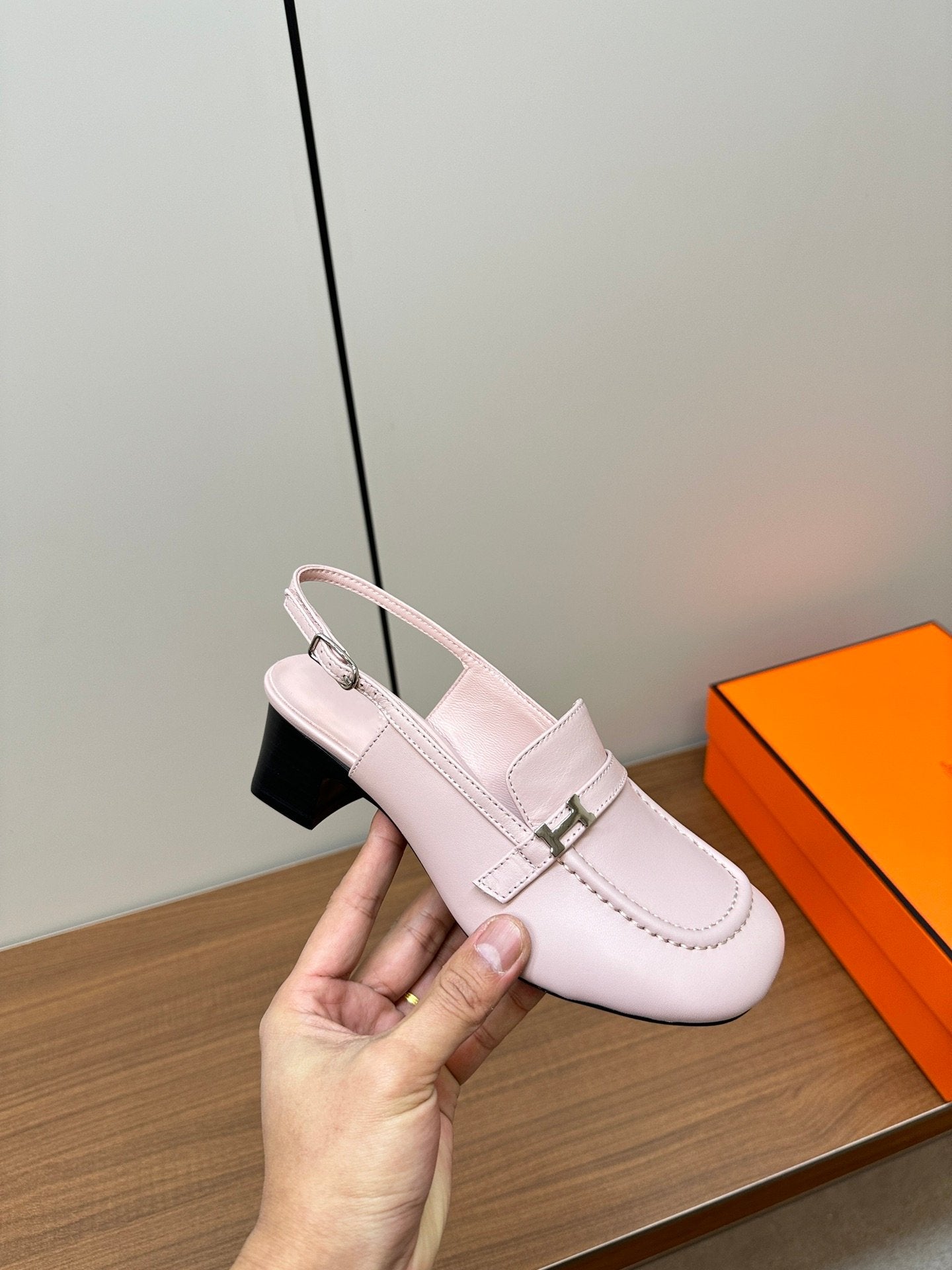 HERMES Infinie 50 pump light pink