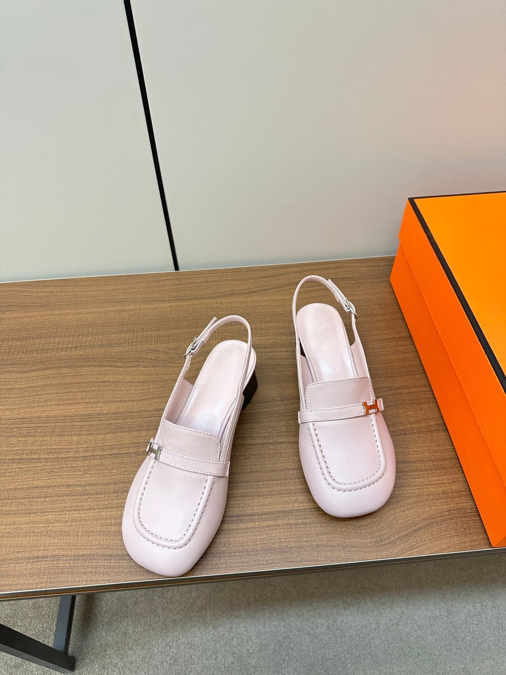 HERMES Infinie 50 pump light pink
