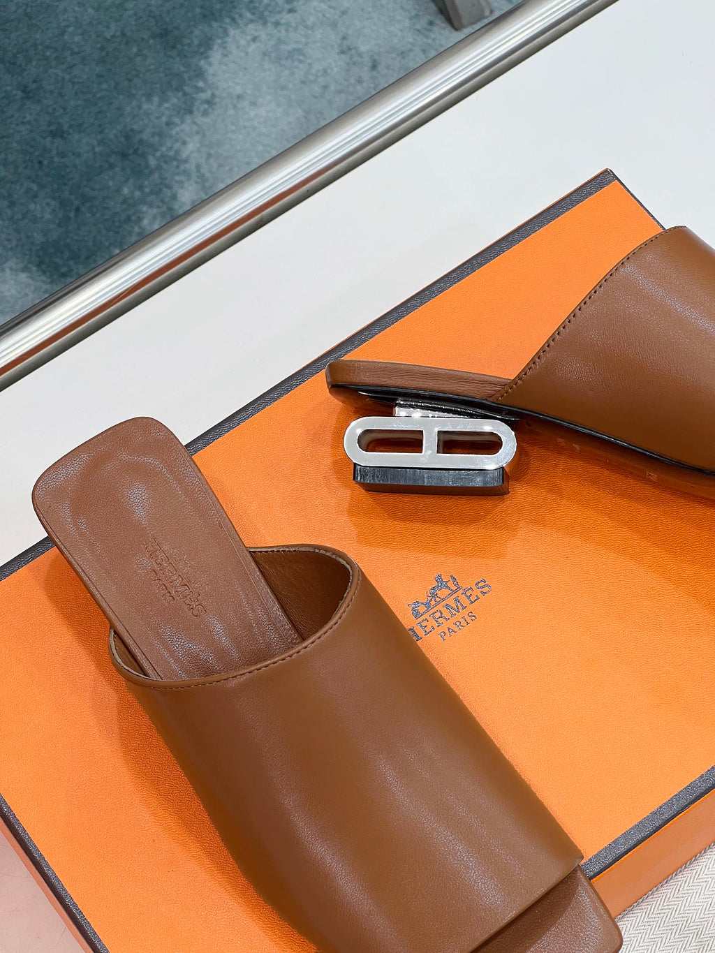 HERMES IDOLE SANDAL IN BRONZE BROWN CALFSKIN
