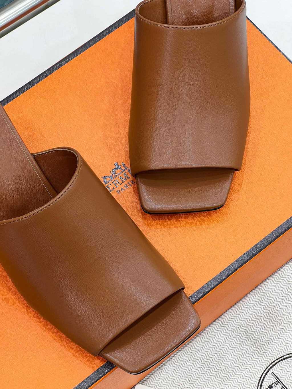 HERMES ICONIQUE 60 SANDAL IN BRONZE BROWN CALFSKIN