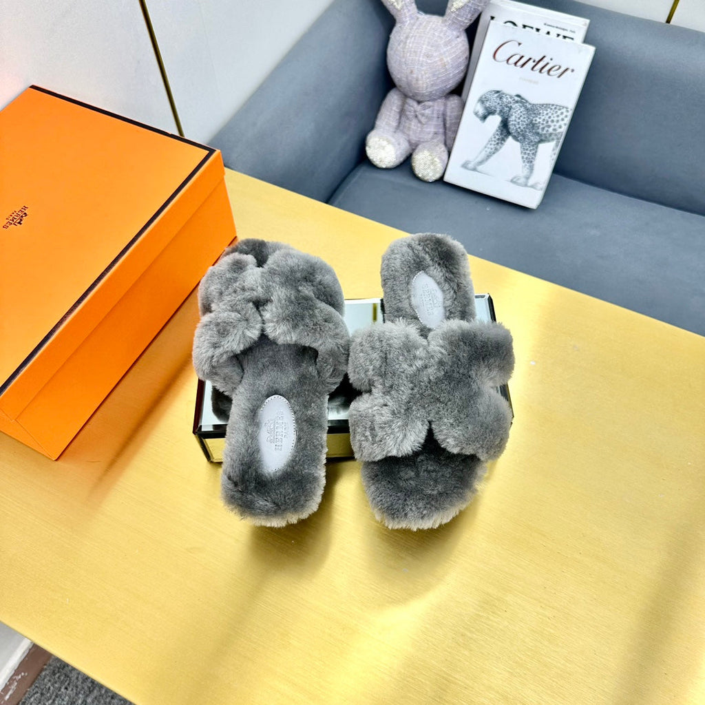 HERMES 0RAN SHEARLING SANDALS SMOKE GRAY