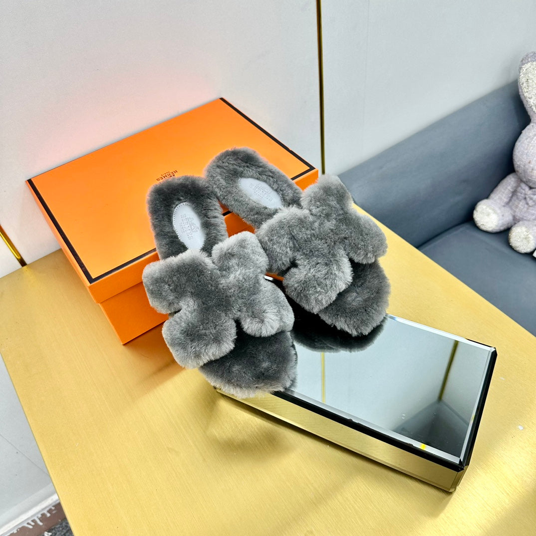 HERMES 0RAN SHEARLING SANDALS SMOKE GRAY
