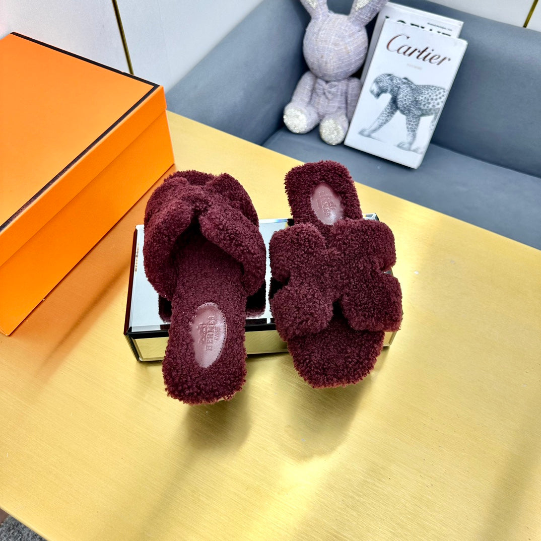 HERMES 0RAN SHEARLING SANDALS MAHOGANY RED
