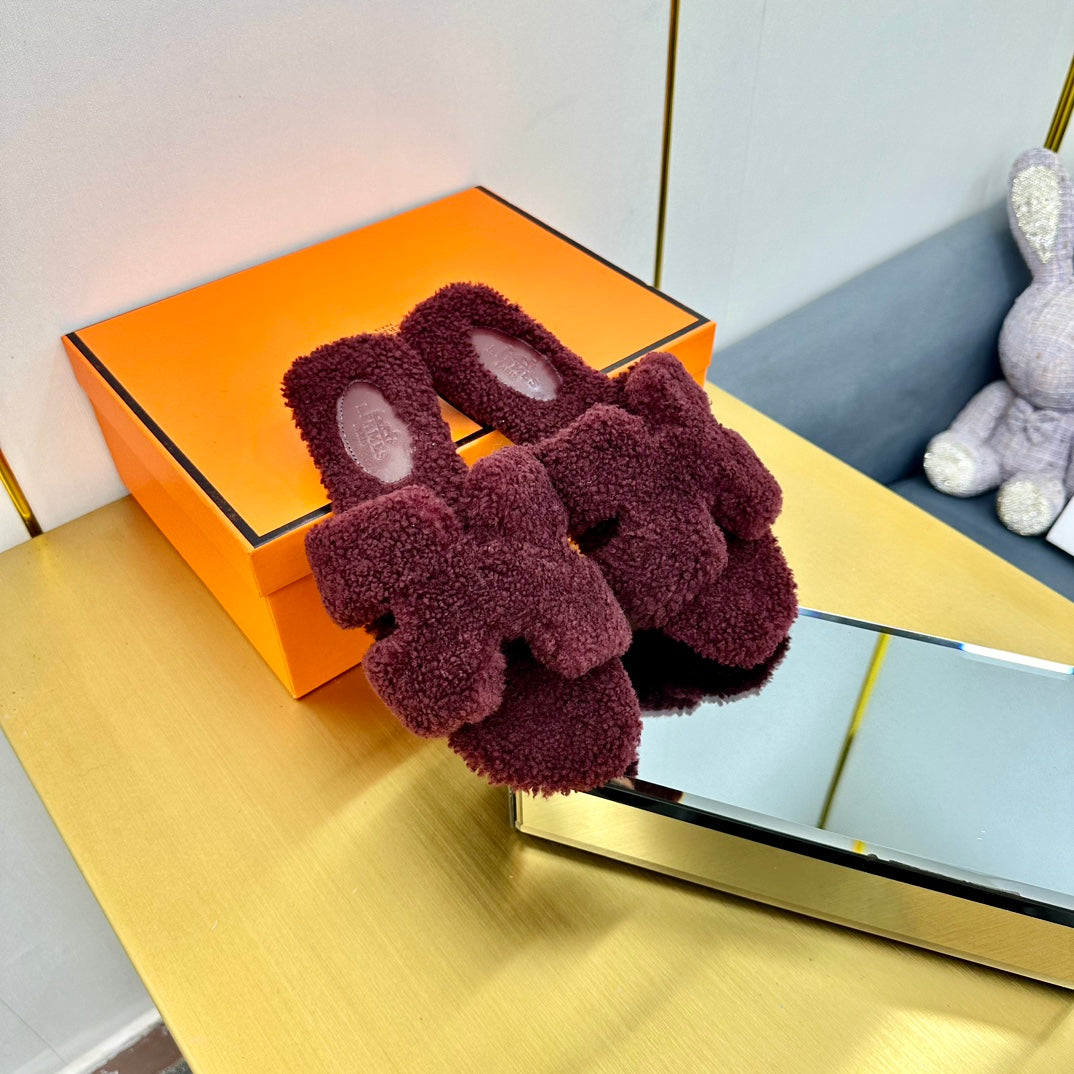 HERMES 0RAN SHEARLING SANDALS MAHOGANY RED