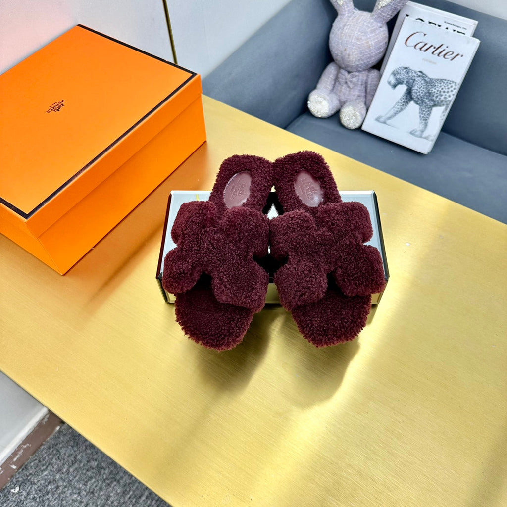 HERMES 0RAN SHEARLING SANDALS MAHOGANY RED