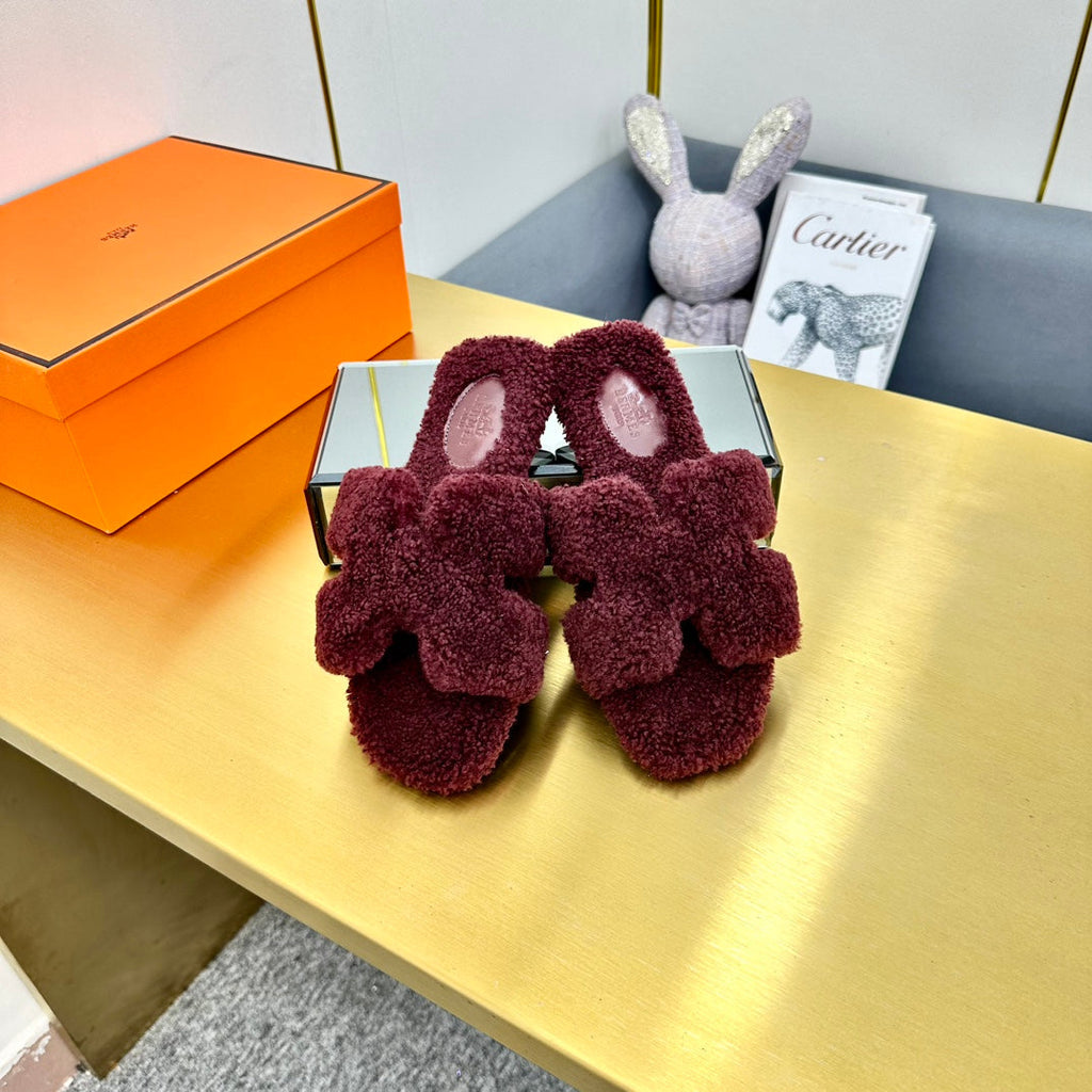 HERMES 0RAN SHEARLING SANDALS MAHOGANY RED