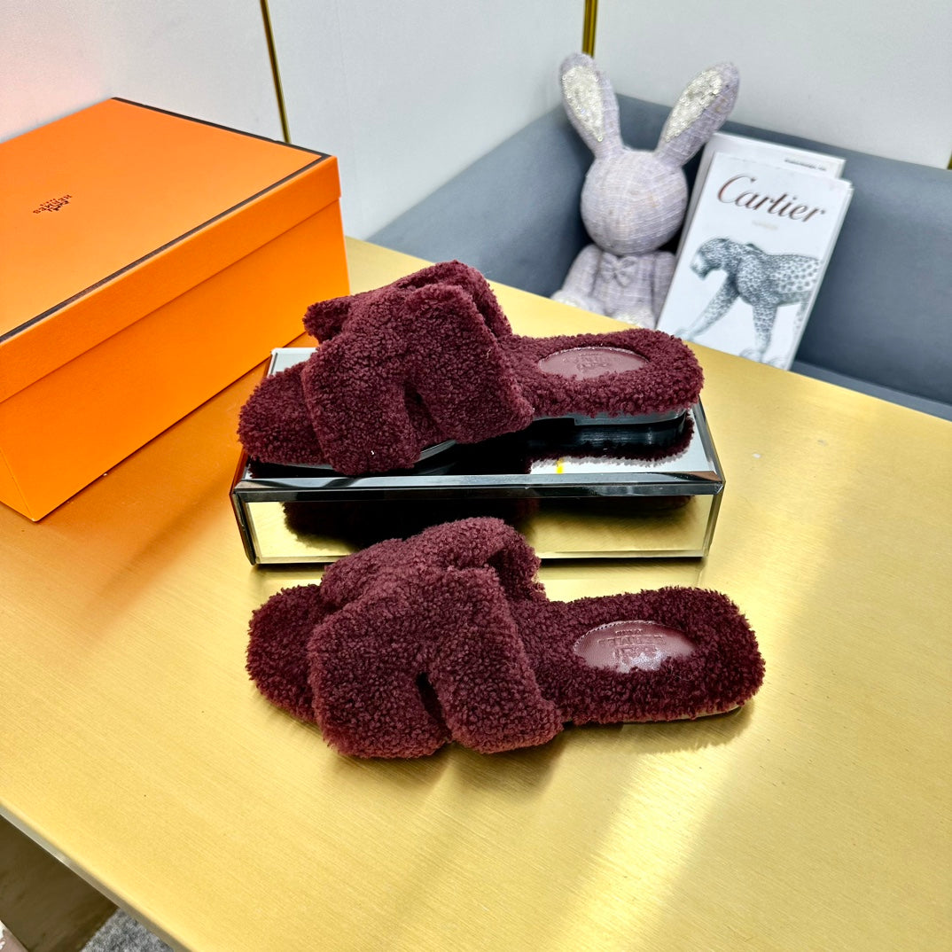 HERMES 0RAN SHEARLING SANDALS MAHOGANY RED