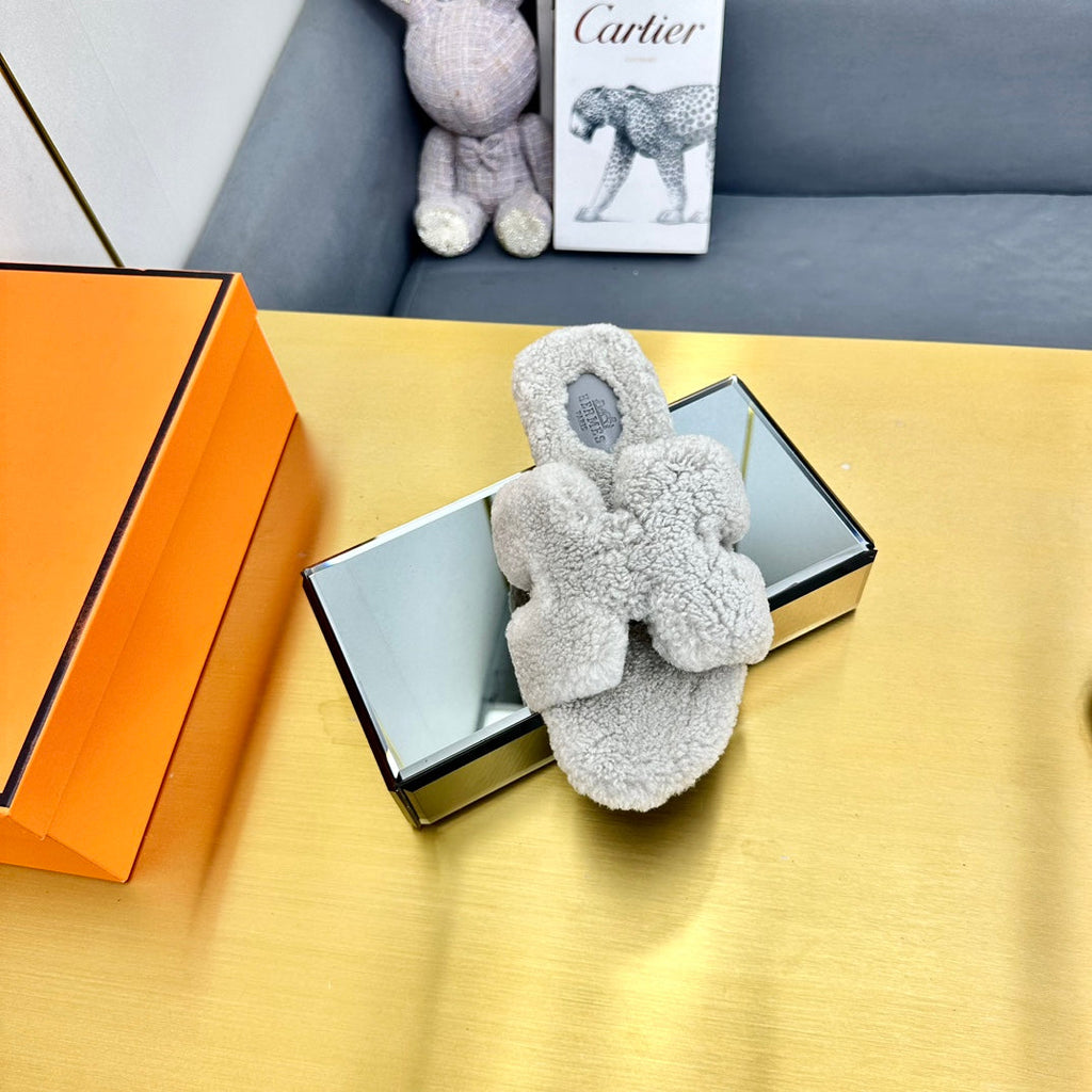 HERMES 0RAN SHEARLING SANDALS PALE GRAY
