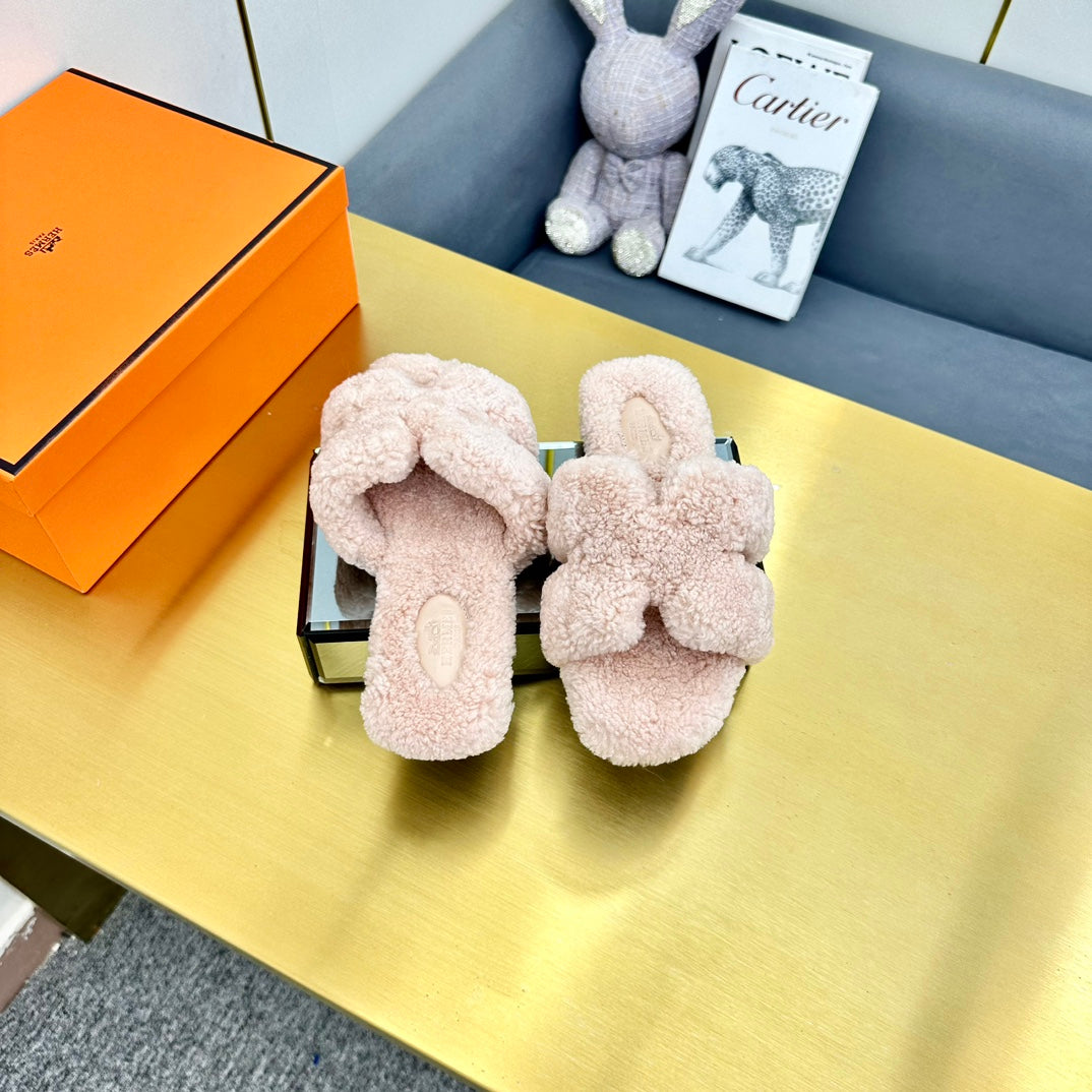HERMES 0RAN SHEARLING SANDALS LIGHT PINK