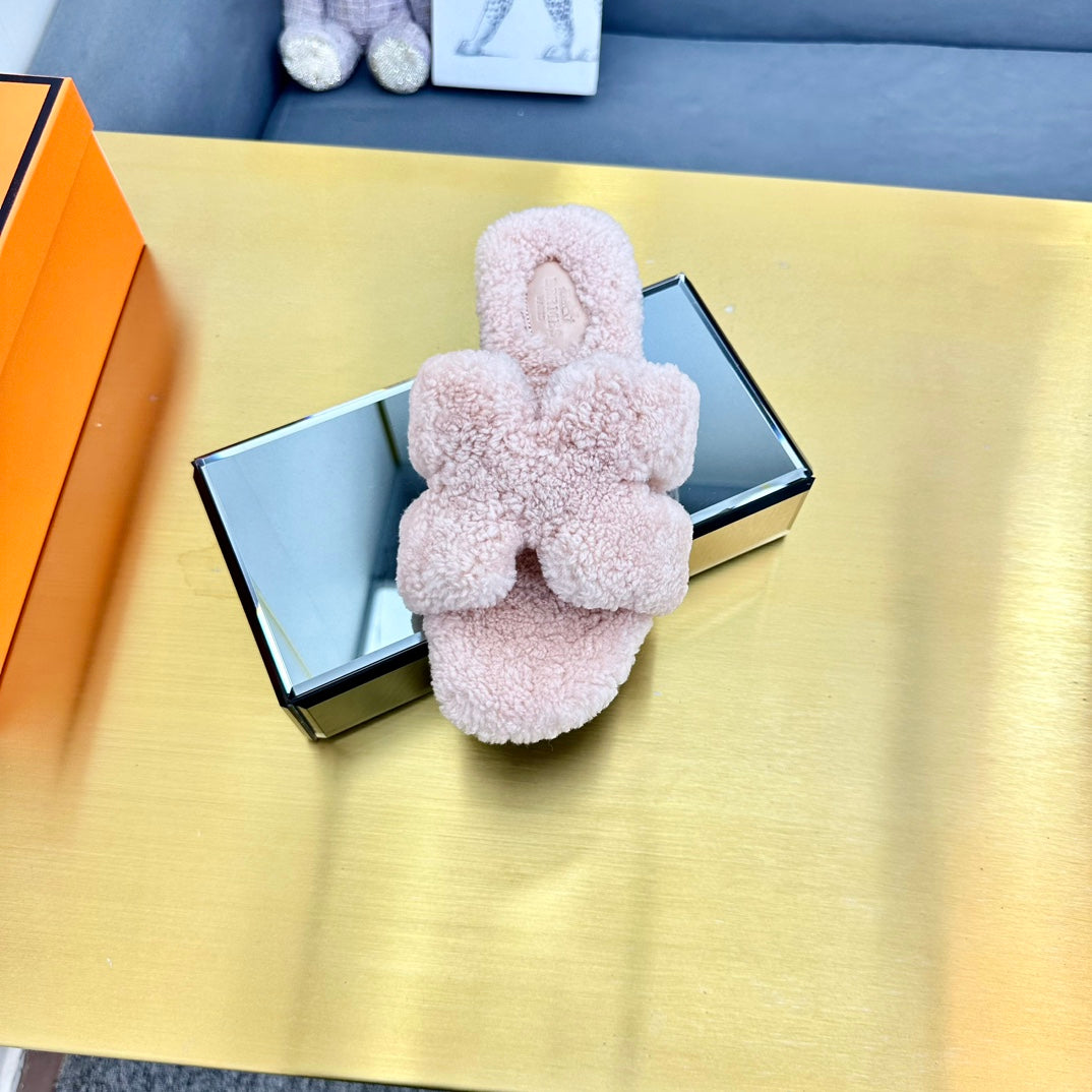 HERMES 0RAN SHEARLING SANDALS LIGHT PINK