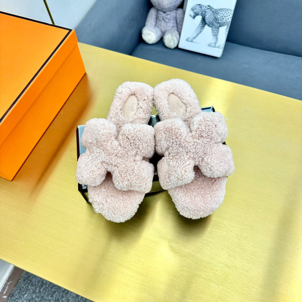 HERMES 0RAN SHEARLING SANDALS LIGHT PINK