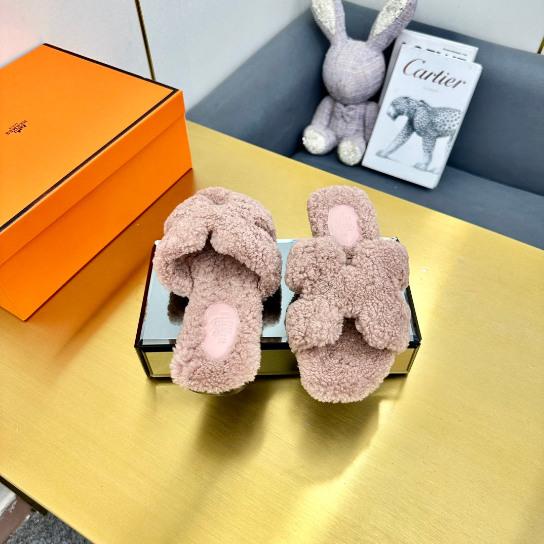 HERMES 0RAN SHEARLING SANDALS DUSTY PINK