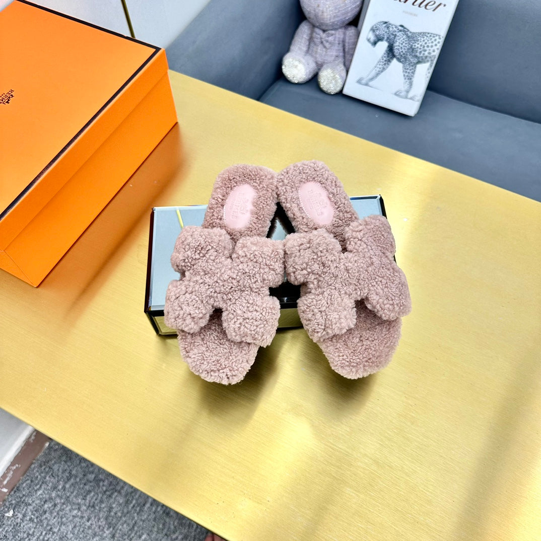 HERMES 0RAN SHEARLING SANDALS DUSTY PINK