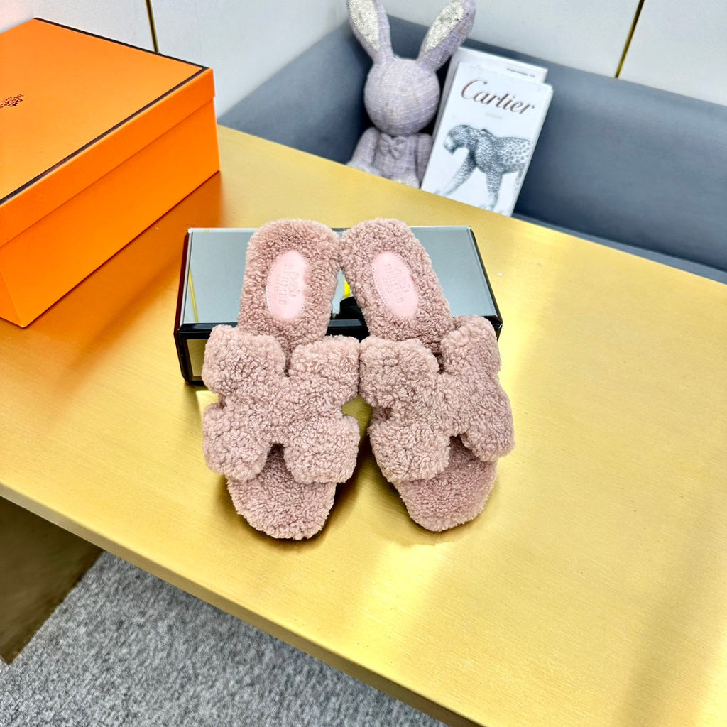 HERMES 0RAN SHEARLING SANDALS DUSTY PINK