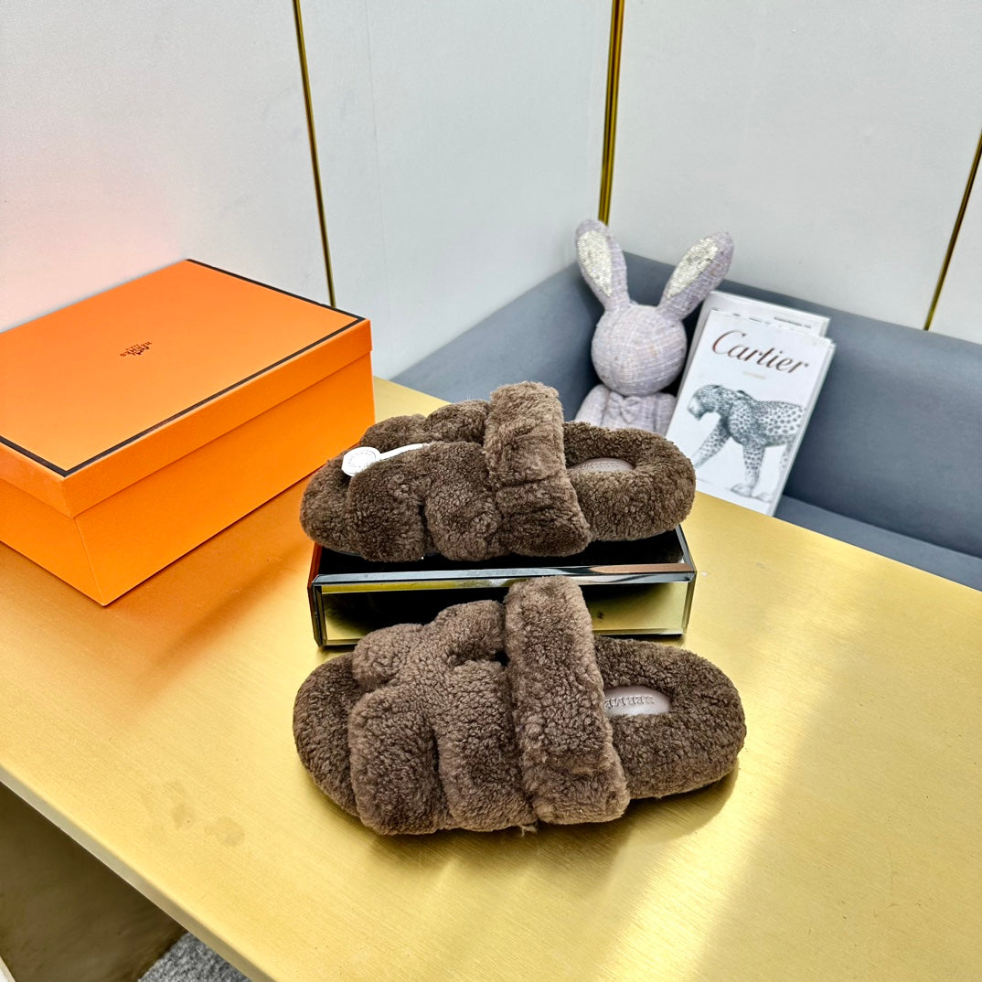 HERMES CHYPRE SANDAL IN WALNUT BROWN SHEARLING