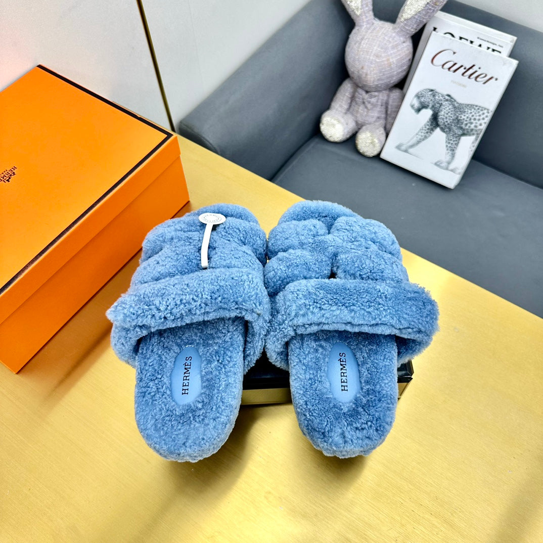 HERMES CHYPRE SANDAL IN OCEAN BLUE SHEARLING