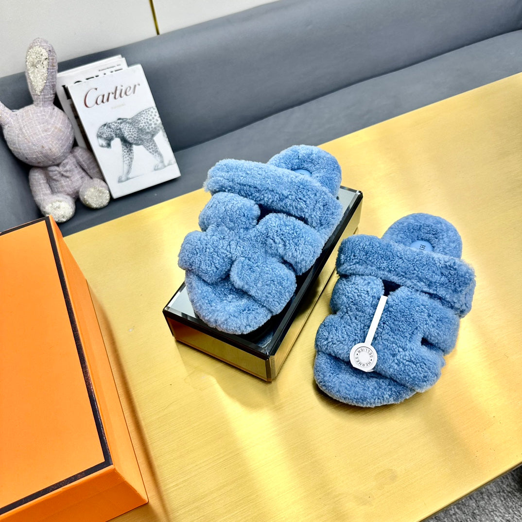 HERMES CHYPRE SANDAL IN OCEAN BLUE SHEARLING