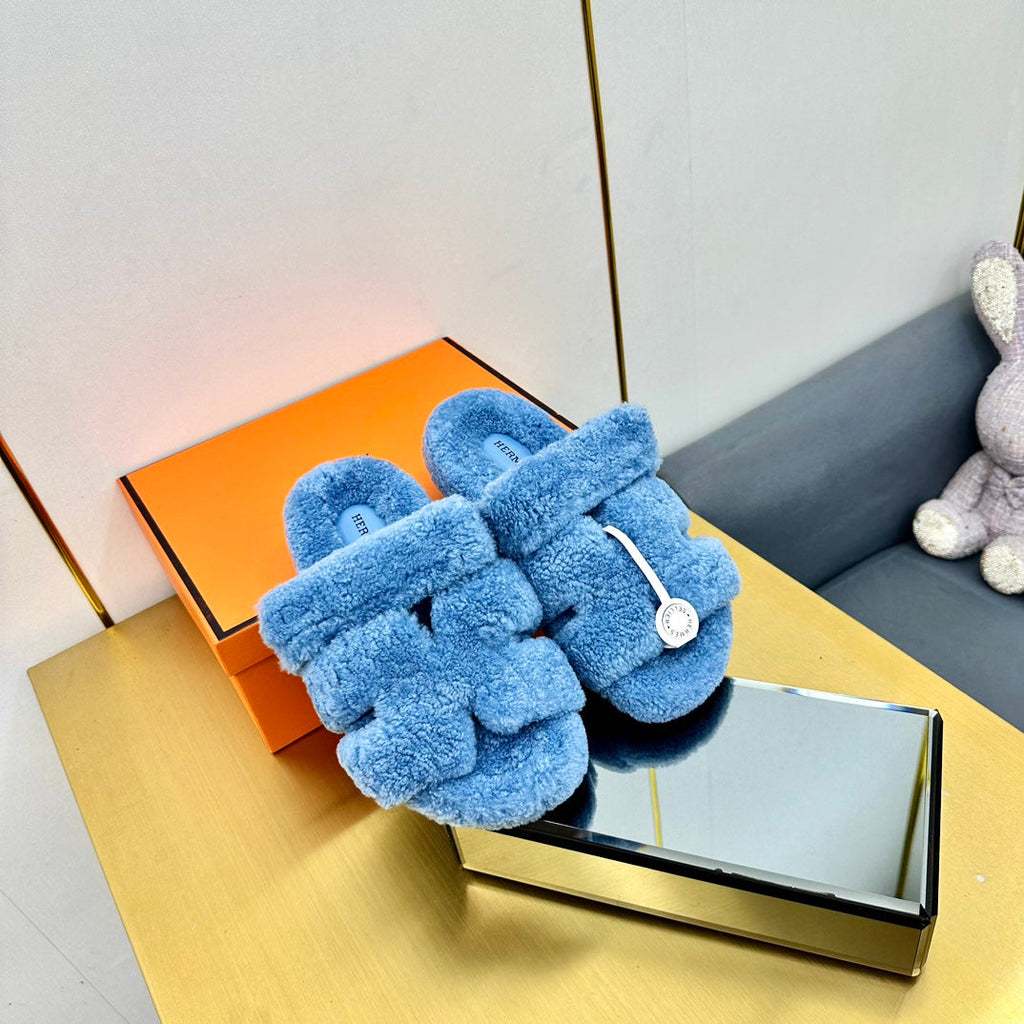 HERMES CHYPRE SANDAL IN OCEAN BLUE SHEARLING