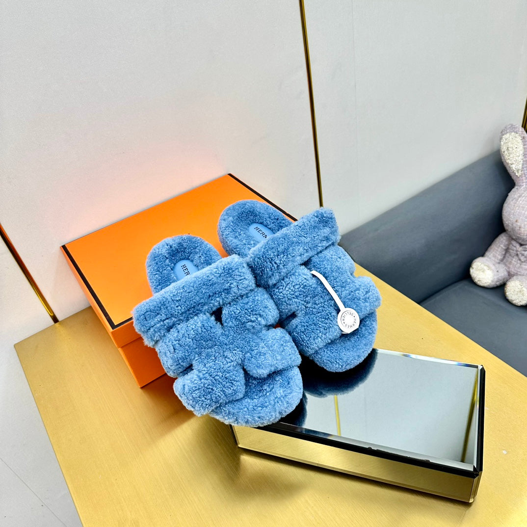 HERMES CHYPRE SANDAL IN OCEAN BLUE SHEARLING