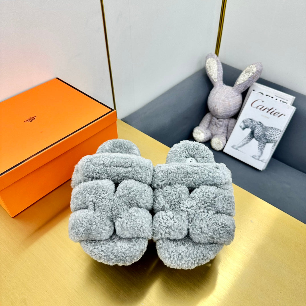 HERMES CHYPRE SANDAL IN CLOUD GRAY SHEARLING