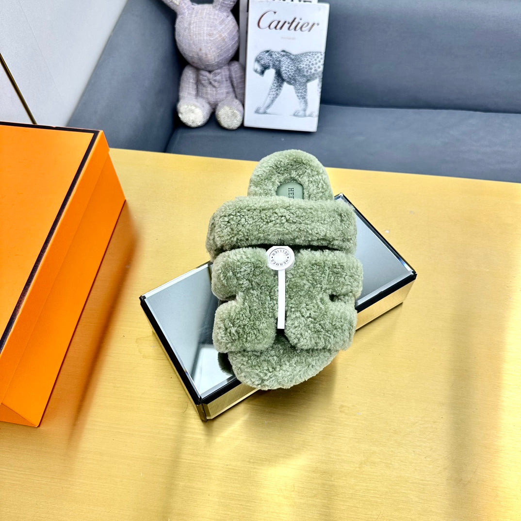 HERMES CHYPRE SANDAL IN JADE GREEN SHEARLING