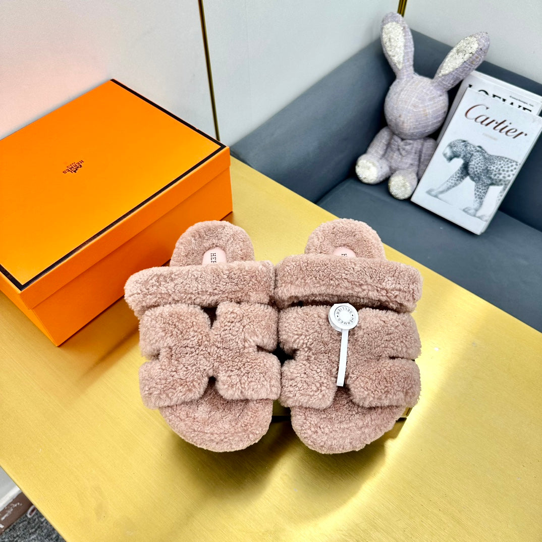 HERMES CHYPRE SANDAL LIGHT BROWN SHEARLING