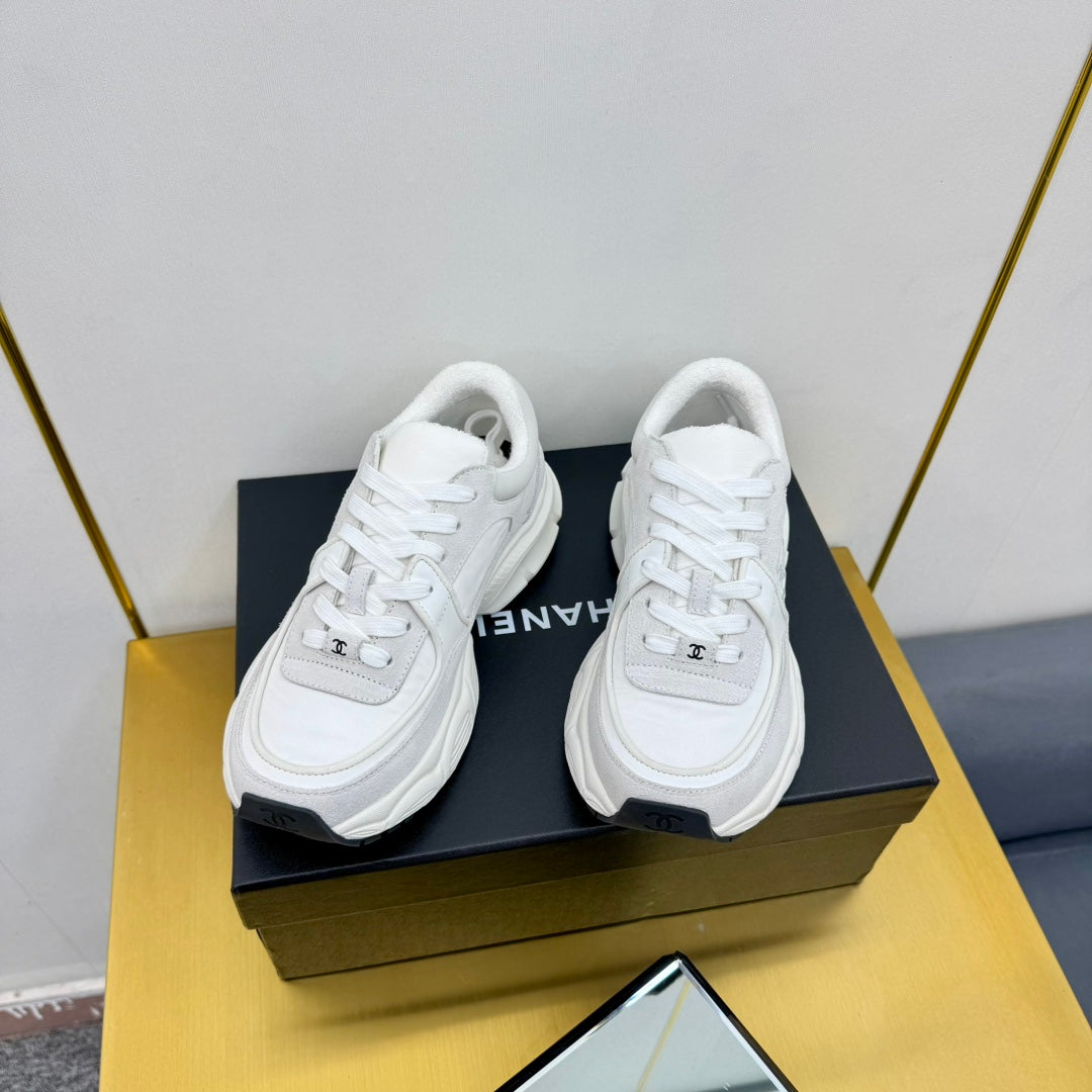 CHANEL SNEAKER IN PALE GRAY SUEDE AND MESH