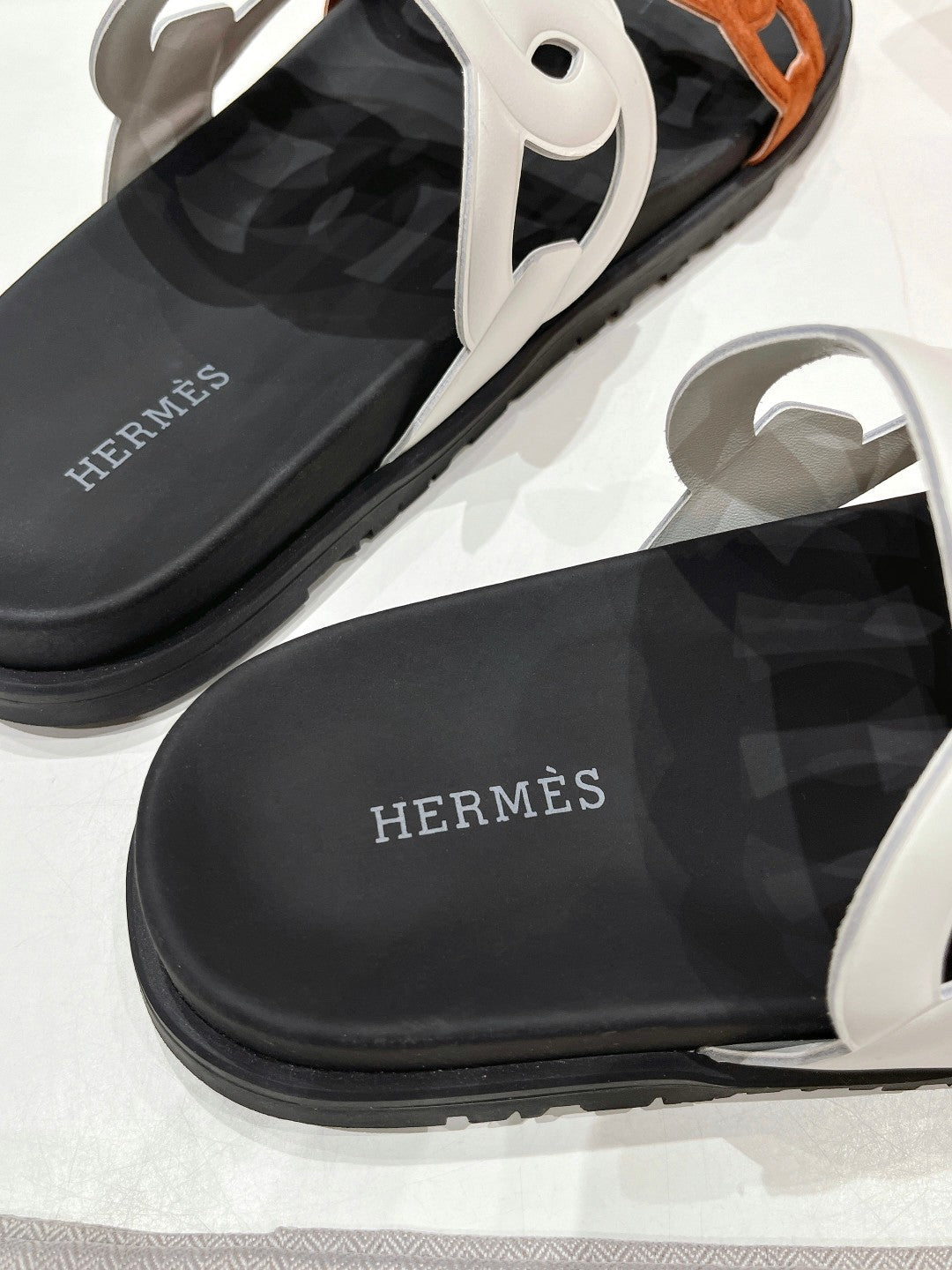 HERMES EXTRA SANDAL BLACK MIX WHITE MIX SYRUP CALFSKIN