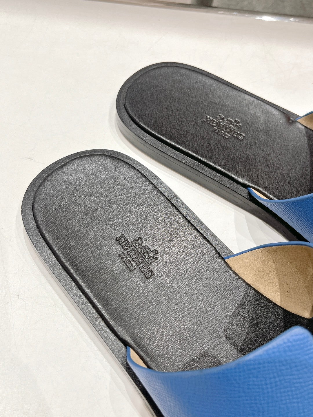 HERMES IZMIR SANDAL BLACK MIX LAPIS LAMBSKIN
